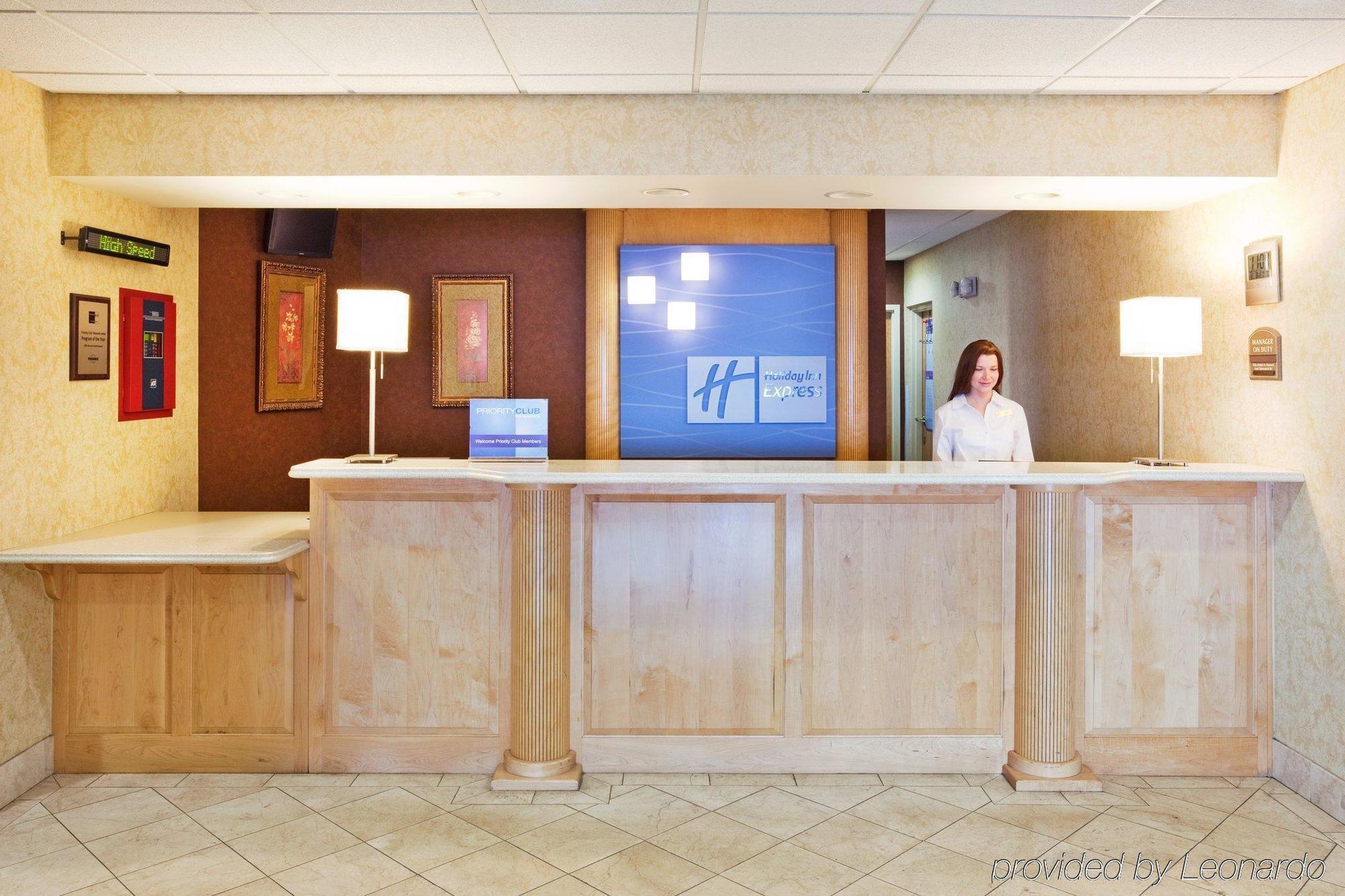 Holiday Inn Express Hotel & Suites London By Ihg Dalaman gambar