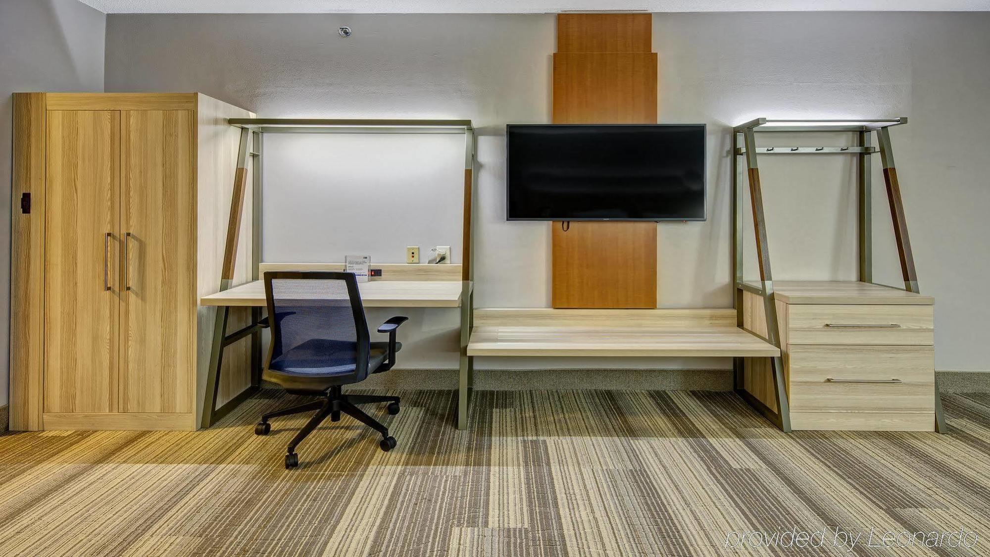 Holiday Inn Express Hotel & Suites London By Ihg Luaran gambar